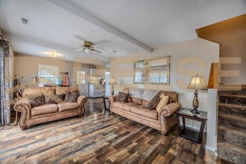 Lake Ozark Casa | Large Beach Cabin