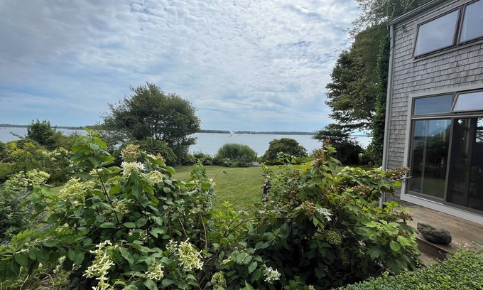 Saunderstown Casa | Large Beach Front Home 10 minutes from Newport RI.