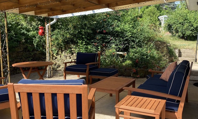 Williamsport Casa | Large, Beautiful Mid Century Mountain House.....