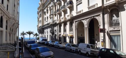 Nice City Centre Apartamento | Large beautiful studio near the NEGRESCO HOTEL