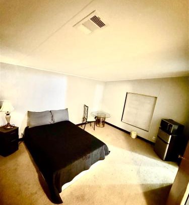Lake Wales Casa | Large bedroom and bathroom to enjoy