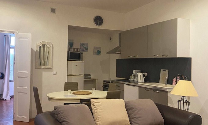 Villeneuve-les-Beziers Casa | Large, bright apartment90 square metres Near the Canal du Midi-Four people