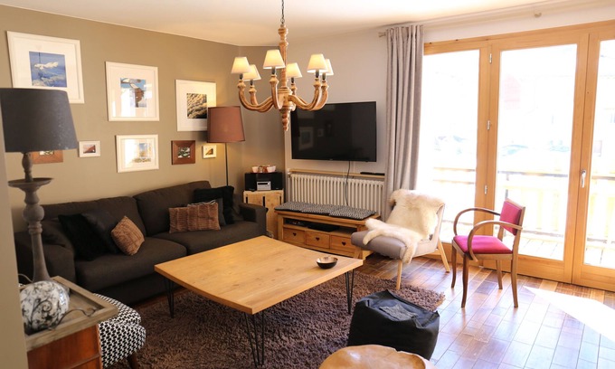 Pralognan-la-Vanoise Apartamento | Amplio apartamento luminoso con balcón orientado al sur con vistas a las montañas.