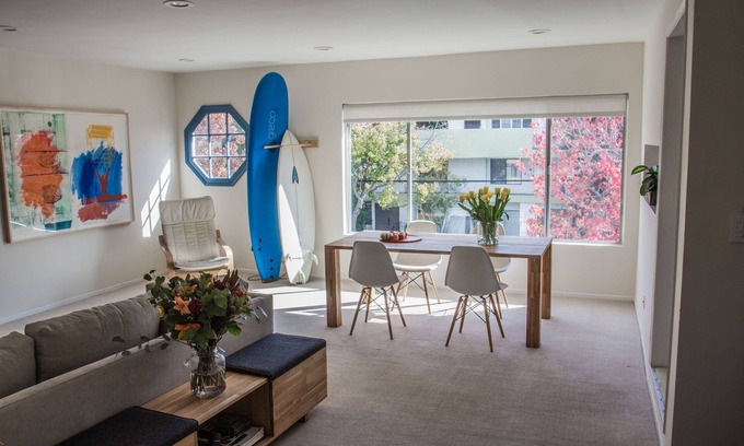Wilshire Montana Apartamento | Large, bright, and sunny apartment steps from beach