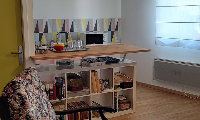 Nansouty-Saint-Genes Apartamento | Large bright apartment - ideally located Bordeaux near train station