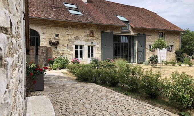 Essia Casa | Large, bright designer country house