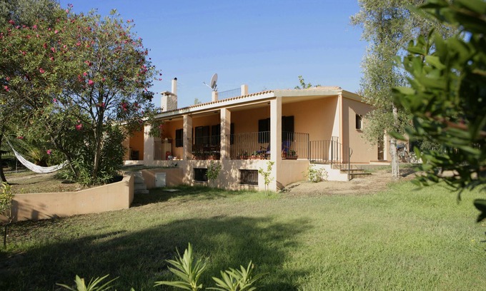 Torre di Bari Casa | Large Bungalow, big garden & endless beaches! Casa Lobina/Sunrise Terrace