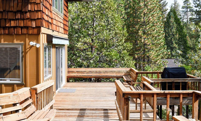 Cold Springs Cabina | Large Cabin in Cold Springs 3 Minutes From Pinecrest Lake & Dodge Ridge WiFi