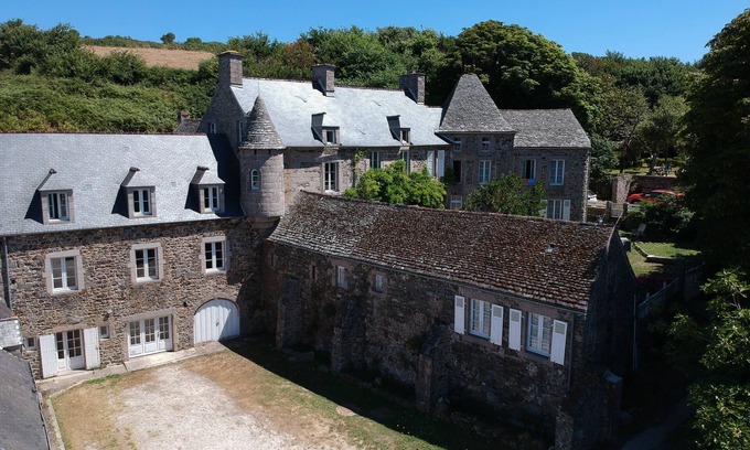 Siouville-Hague Casa | large capacity gîte, close to hiking trails and surf school