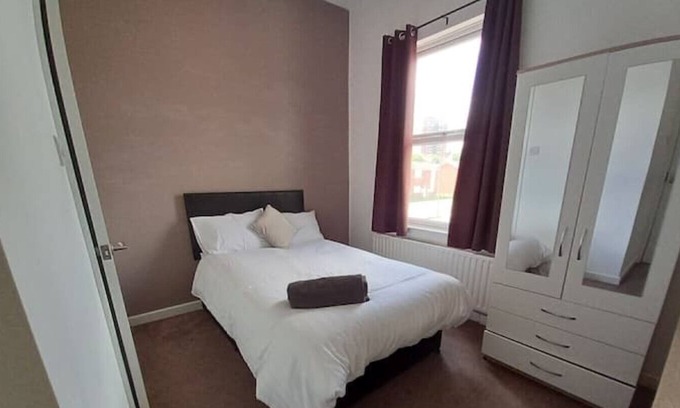 Stoke-on-Trent Apartamento | Large Central 3 BR House
