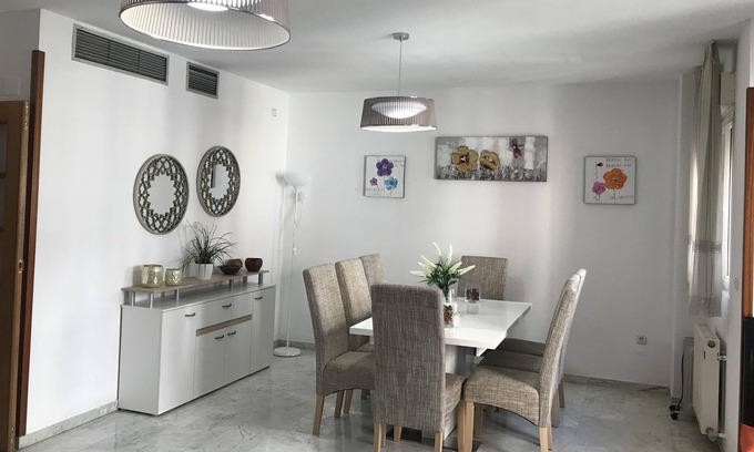 Figares Apartamento | Amplio apartamento, moderno ,céntrico. Para grupos o familias