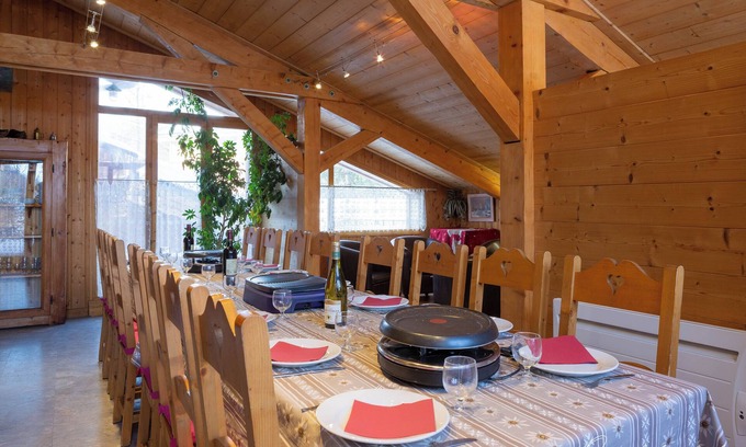 Mont-de-Lans Chalet De Esquí | Large chalet at the foot of the slopes, 8 bedrooms and 8 bathrooms and sauna