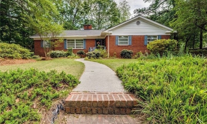 Lumberton Casa | Large charming 4 bedroom, 3 bath on quiet wooded lot with lots of space for all!