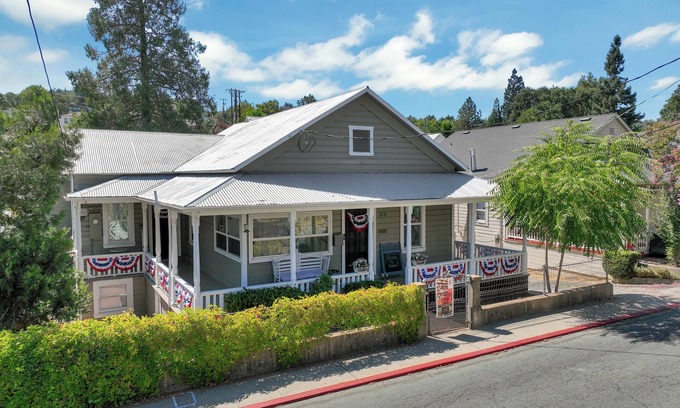 Jackson Casa | Large Charming House in Historic Downtown Jackson: Explore Haunted Delights
