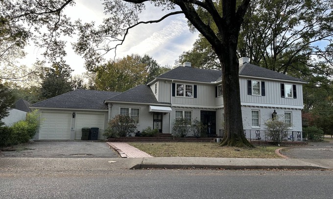 University District Casa | Large Charming Midtown 4000 f²,5 BR,8 beds,3.5 bath sleeps 14