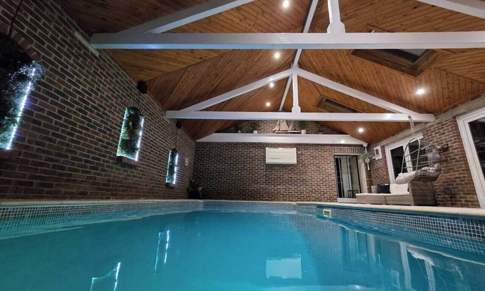 Holworth Casa | Large coastal cottage with spa and private pool