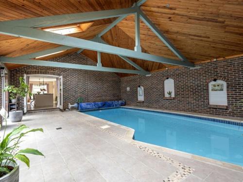 Holworth Casa | Large coastal cottage, private indoor pool, hut tub, sauna and steam pod