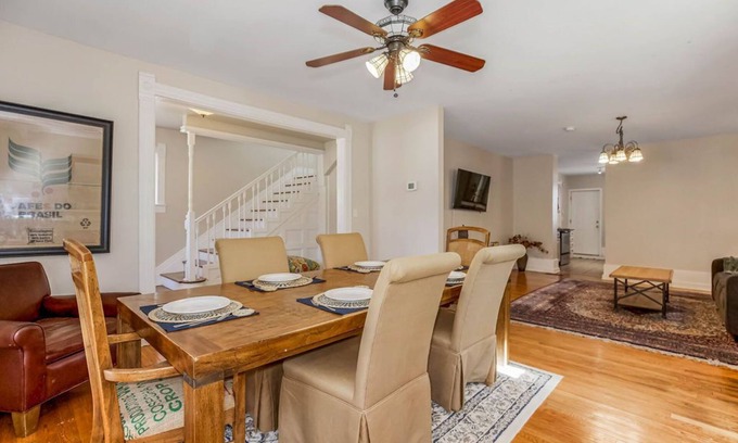 Southmoreland Casa | Large, Comfortable, Multi-generational Home