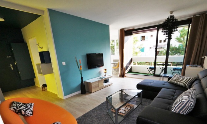 Albertville Condominio | Gran T2 confortable, decoración moderna y luminosa, con terraza cerca de la estación de tren.