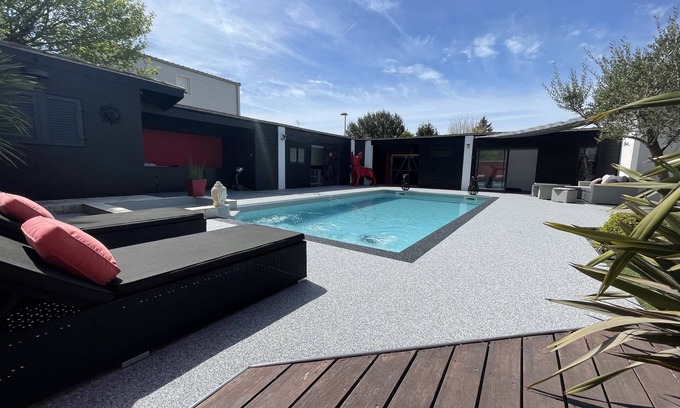 Dompierre-sur-Mer Villa | Large Contemporary Villa Rochelle / île de Ré
