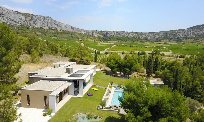 Vingrau Villa | Gran villa contemporánea con piscina.