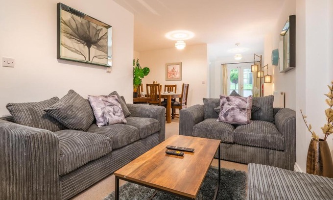 Knowle Sands Apartamento | Large Contractor House & Private Parking by ComfyWorkers