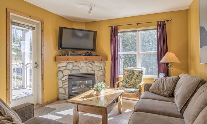 Silver Star Mountain Condominio | Large Corner Quiet Top Floor Condo at the Foot of Silver Queen Chairlift