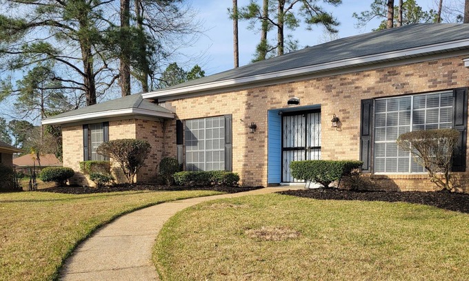Tougaloo Casa | Large Cozy 4 bedroom home sleeps 8 w/ heated pool