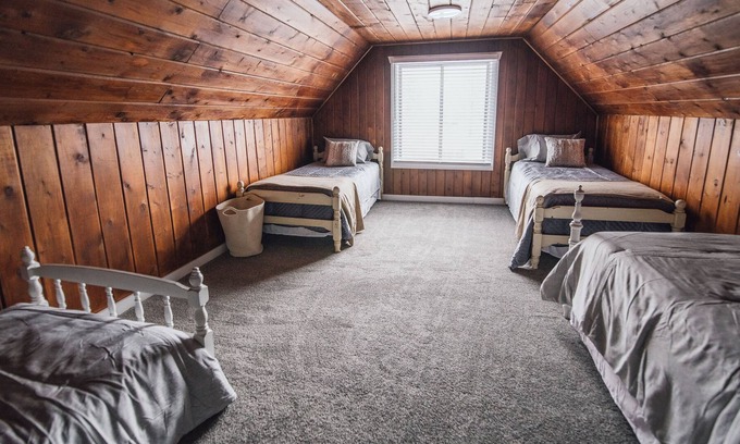 Ashton Casa | Large cozy cottage surrounded by adventures for the whole fam!