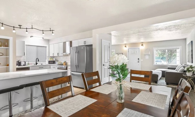 Lents Casa | Large Cozy Home