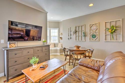 Midway Apartamento | Large, Cozy Midway Studio with Mountain Views!