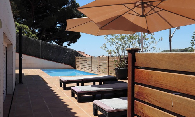 Canet de Mar Villa | Gran chalet con piscina privada en el centro de Canet de Mar