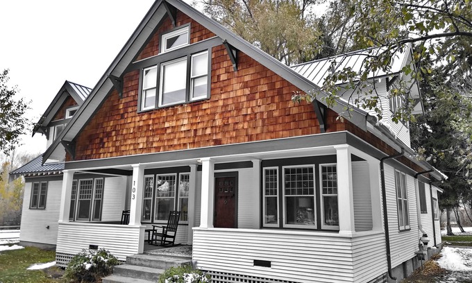 Bozeman Otro | Large Craftsman style farmhouse near Bozeman and Big Sky, MT, and hot springs!!!