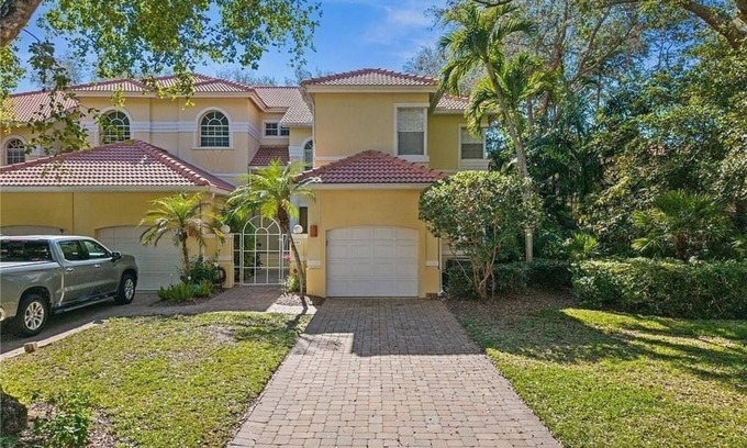 North Naples Condominio | Large Deluxe 2-bedroom Condo in Bay Forest Naples Minutes to Beach - 30 day min.