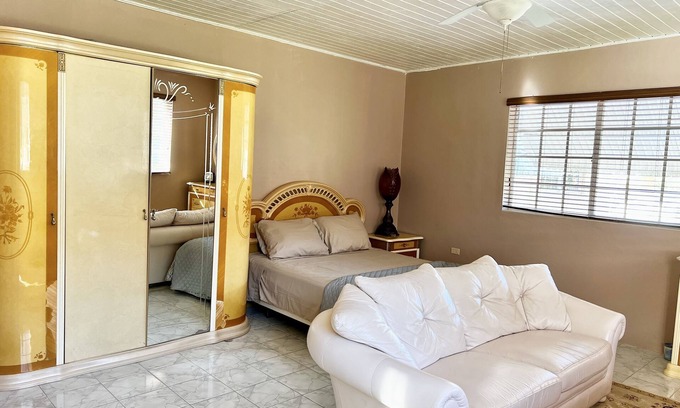 Salt Gut Apartamento | Large Deluxe Studio with Balcony 10 minutes drive to Ocho Rios Airport.