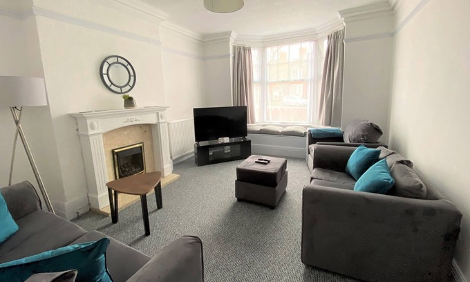 Wellingborough Casa | Large Detached Property sleeping up to 6 contractors or family groups of 9