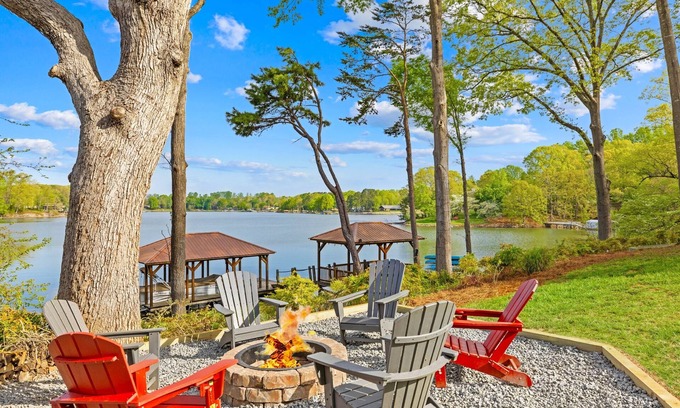 Sherrills Ford Casa | NEW! Large Dock, Game Room, Theater, 2 King Suites