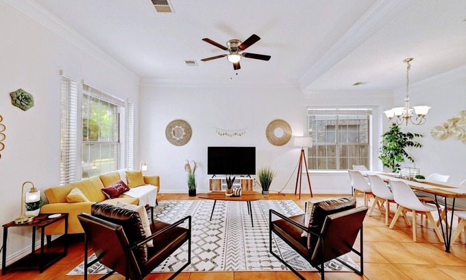 Wells Branch Casa | Large Dog Friendly House w/ Fenced yard! Sleeps 14