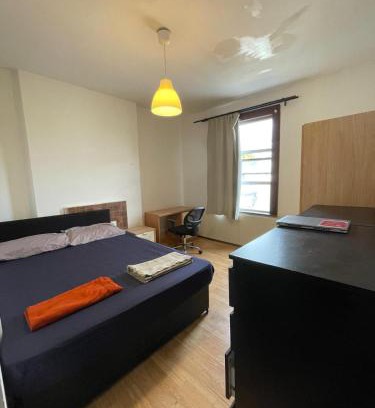 Finsbury Park Casa | Large double bedroom - posh area