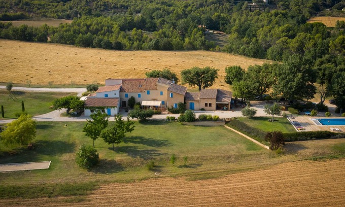 Peypin-d'Aigues Casa | Gran finca con piscina privada a los pies del luberon.