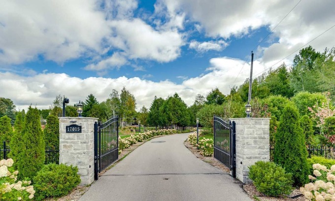 King Casa | Large Estate with Luxury Collection of Amenities