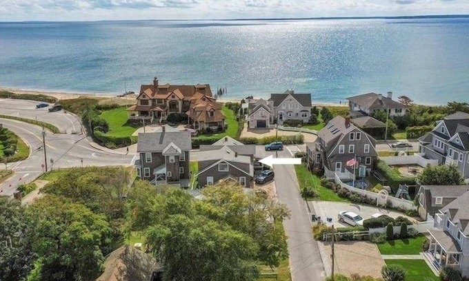 Falmouth Heights Casa | Large Falmouth Heights Home Sleeps Up to 17 RPAM030