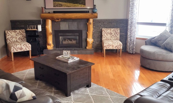 Bellevue Casa | Large Fam Friendly Home - Hot Tub- Air Conditioning - Game Room - Child Friendly