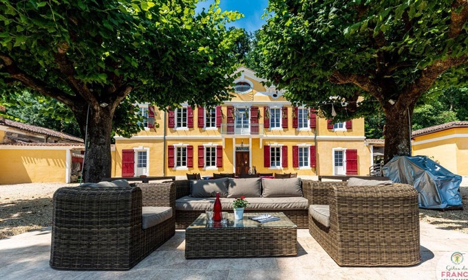 Castelmoron-sur-Lot Casa | Large family home in the heart of Lot-et-Garonne