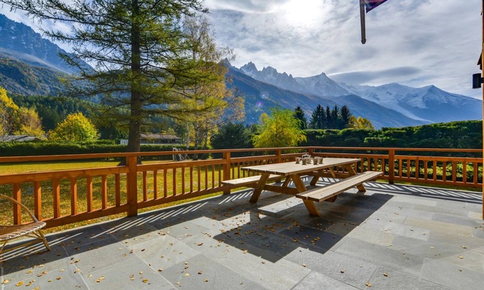 Les Tines Chalet De Esquí | Large family chalet in Chamonix