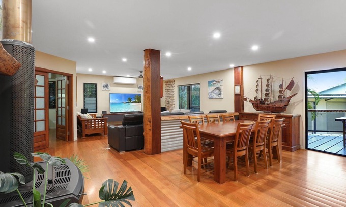 Point Lookout Casa | Large Family Beachhouse - Walk to Everything