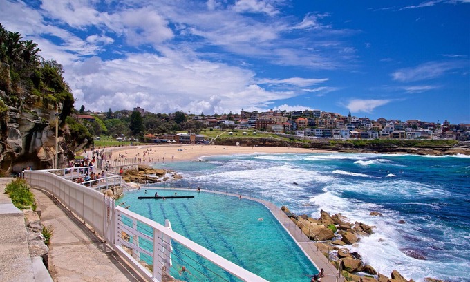 Clovelly Casa | Large family beach home with pool and ocean views