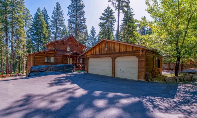 Lake Almanor West Cabina | Escapada en una gran familia en un campo de golf en el lago Almanor West