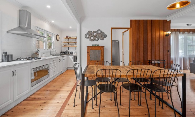 Basin View Casa | Large family friendly home close to Jervis Bay and great beaches