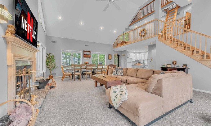 Lake Ariel Casa | Large Family Friendly House on the Fairway Hideout